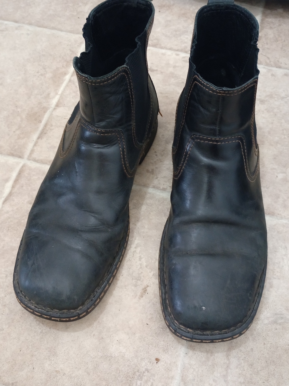BORN Men's Hemlock Leather Chelsea Boots. SIZE 12